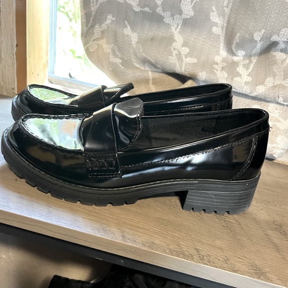 Old Navy Classic Black Loafers Womens Size 8 - Picture 9 of 9
